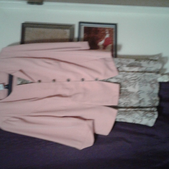 Dresses - Picture 6 of 8